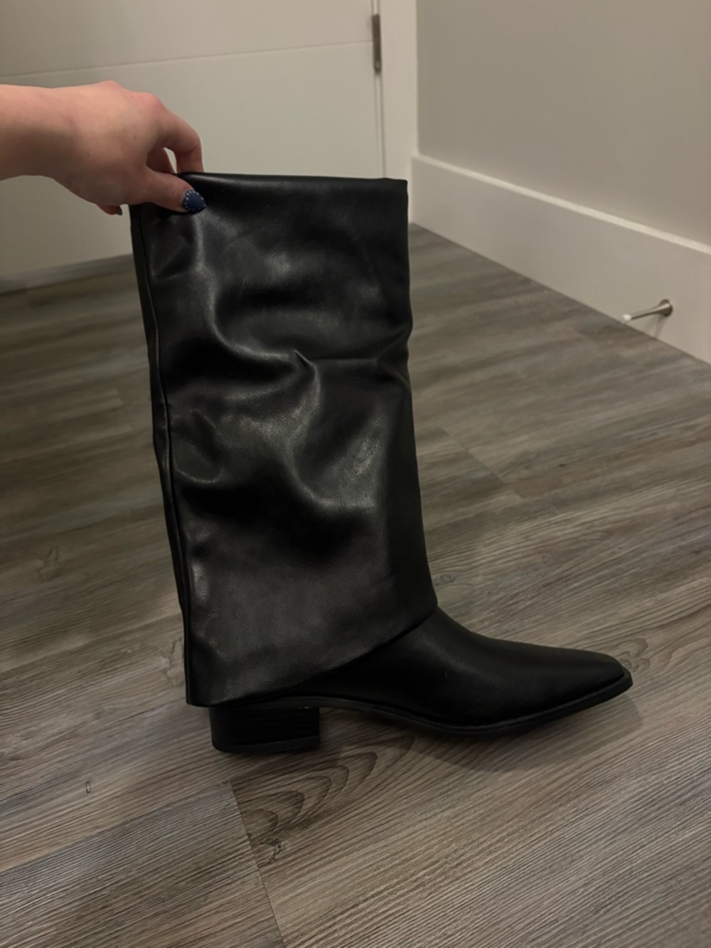 *NWOT* Classic Black Knee-High Women’s Boot